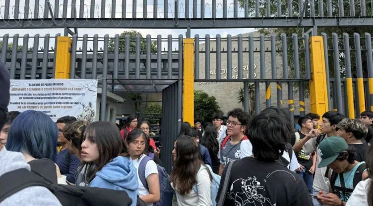 ¡Alarma en la UNAM! Evacúan Prepa 6 por amenaza de bomba