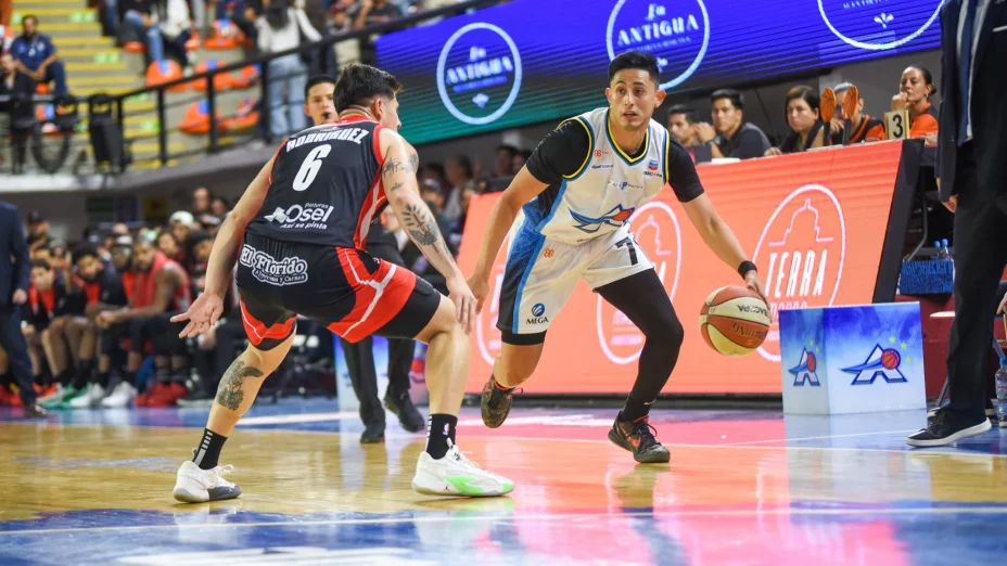 Astros de Jalisco humilla a Zonkeys y sigue líder en la CIBACOPA 2025.jpeg