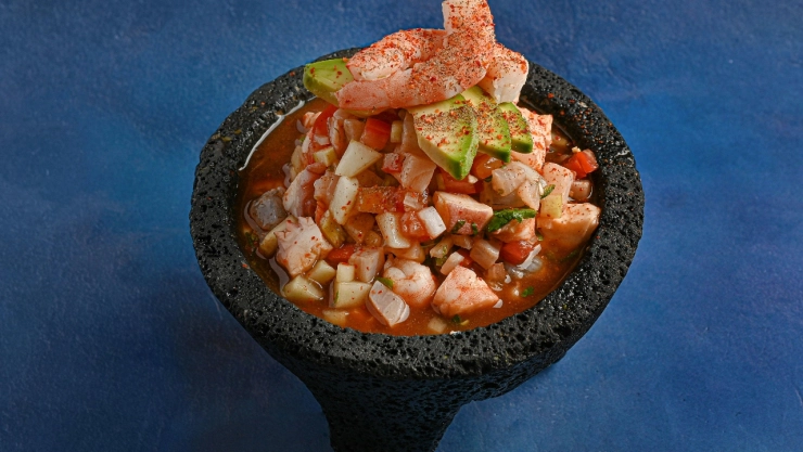 Aunque el molcajete sea un símbolo de la cocina mexicana, no puedes llevarlo en tu equipaje de mano cuando viajas en avión. En esta nota conocerás la razón.