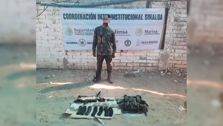 Detienen a hombre con armas en Escuinapa
