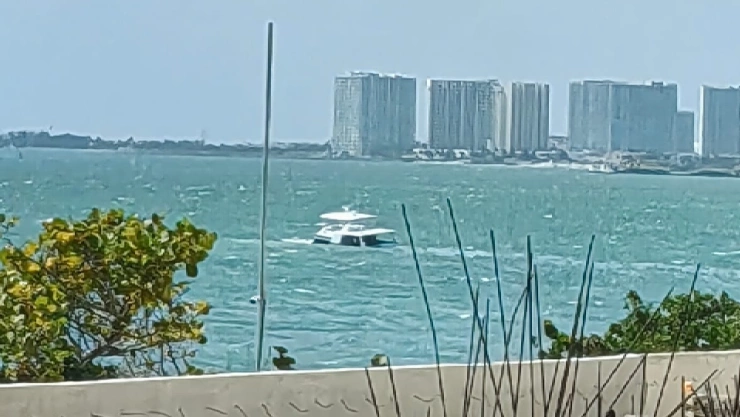 ¡Emergencia en Puerto Juárez! Se hunde embarcación en Cancún hoy, aquí los detalles del rescate