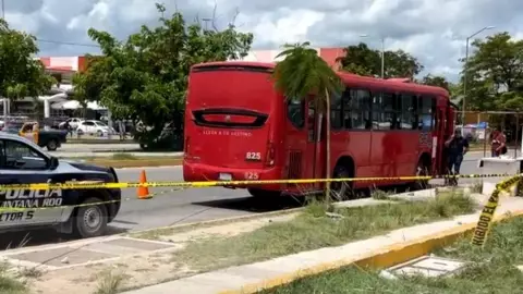 Falleció bombero en un autobús de transporte público en Cancún_ HOY 16 de septiembre.jpg