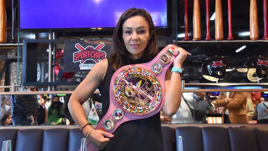 Jackie Nava Barby Juarez pelea