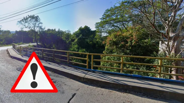 Autoridades acordonaron el área bajo el puente en Coatzintla