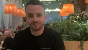 Escena de la película ‘Mi Mascota es un Monstruo’ (The Water Horse: Legend Of The Deep) con Alex Etel como Angus MacMorrow por Azteca 7.