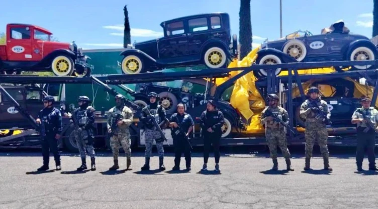 Tráiler nodriza es robado con autos clásicos en Puebla y aparece en Edomex.