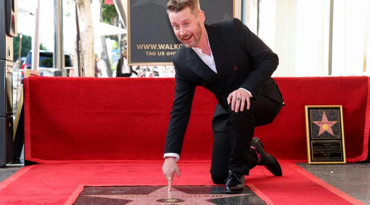 macaulay-culkin-recibe-estrella-paseo-fama