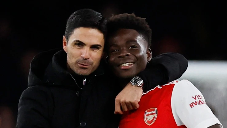 Arsenal se mantiene líder de la Premier League