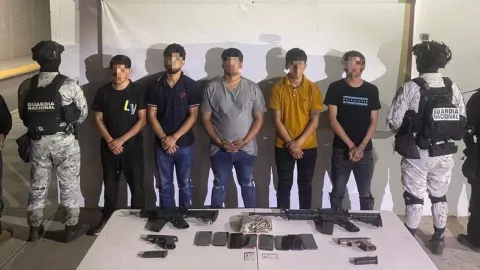 Detienen a cinco hombres armados en un motel de Culiacán.jpg