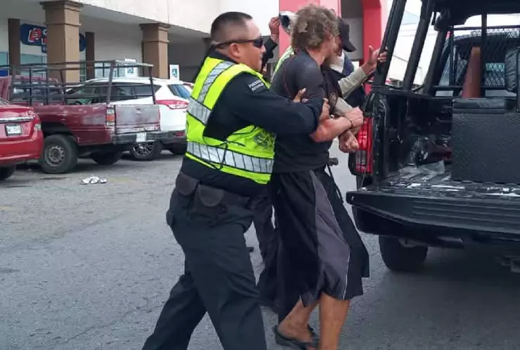 Alteración del orden público_ Ciudadano alemán es detenido por elementos de la SSP.jpg