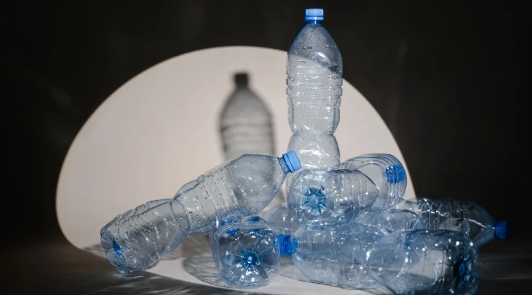 /estilo-de-vida/limpiar-botellas-recipientes-plástico-hongos