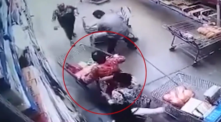 Captan caso de ‘montachoques’ para robar en supermercado.