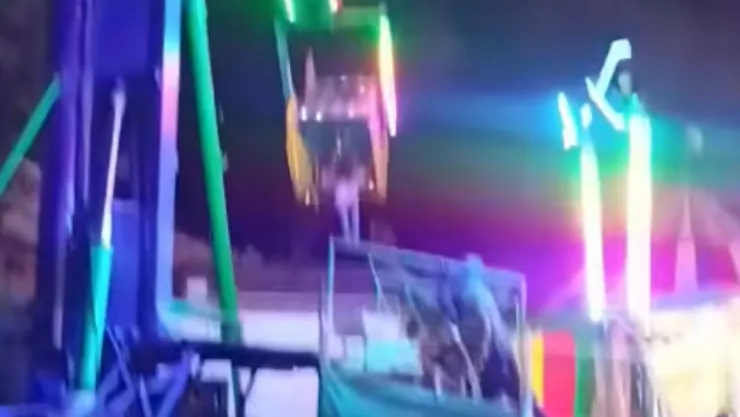 VIDEO: Captan caída de personas desde juego mecánico en la feria de Ometepec, Oaxaca; dejó cuatro jóvenes lesionados