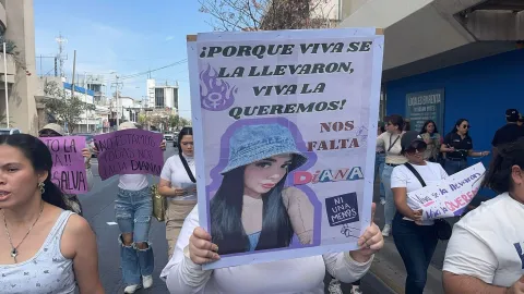 Marchan por la desaparición de Diana Carrillo Bustamante en Culiacán..jpg