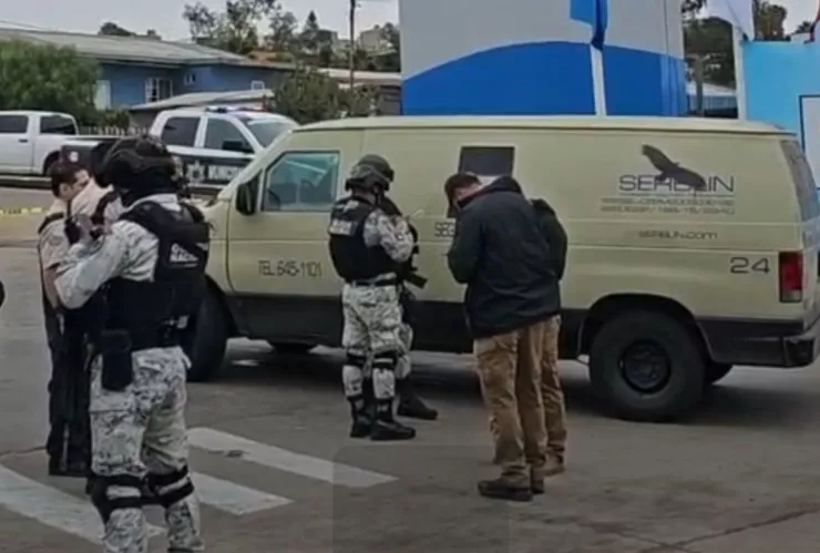 Tratan de robar camión de varoles en la escénica