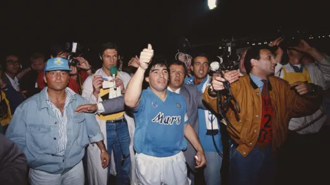 Diego Maradona no pudo retener las ganancias que realizó como jugador profesional
