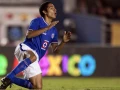 Javier Aquino con Cruz Azul en 2010, año de su debut