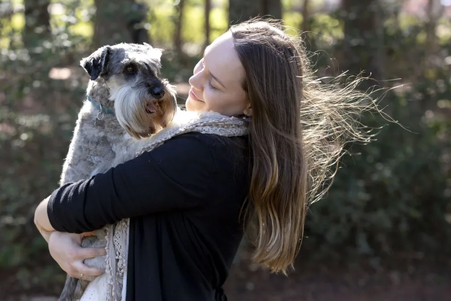 Perro con mujer.jpg