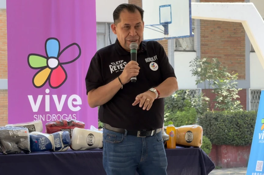 Rodolfo Rosales en ponencia de Cleto Reyes.png
