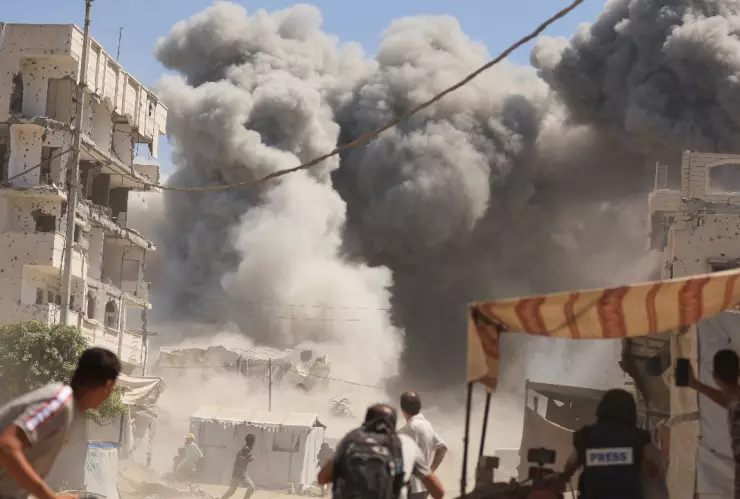 Israel intensifica su ofensiva en Gaza: 74 palestinos muertos en un solo día, destrucción de viviendas y miles de desplazados.