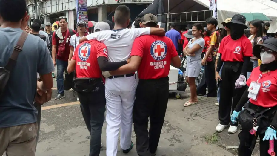 Escena luego de un tiroteo en una escuela secundaria en Filipinas.