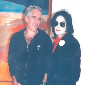 Jeffrey Epstein posa con Michael Jackson en esta imagen publicada por el Departamento de Justicia en Washington, D.C., EE. UU., el 19 de diciembre de 2025, como parte de un nuevo conjunto de documentos de sus investigaciones sobre el difunto financista y delincuente sexual convicto Jeffrey Epstein .