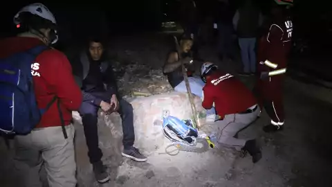 Rescatan a dos hombres en la Barranca de Huentitán