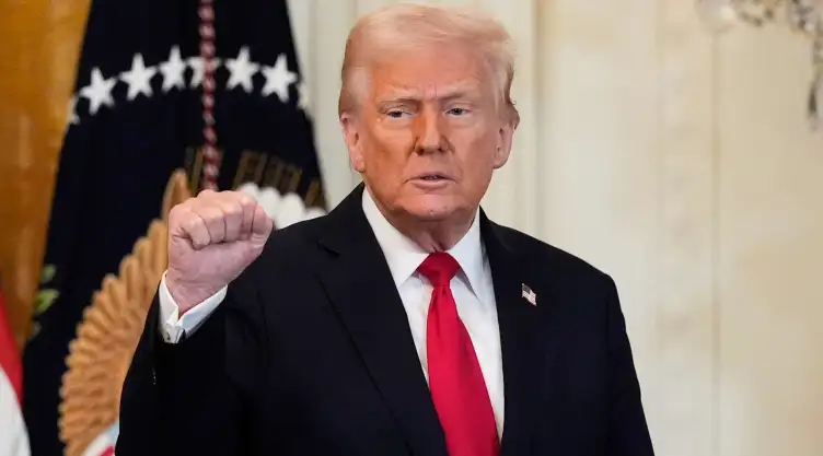 Donald Trump en un salón de la Casa Blanca el 26 de marzo de 2025.
