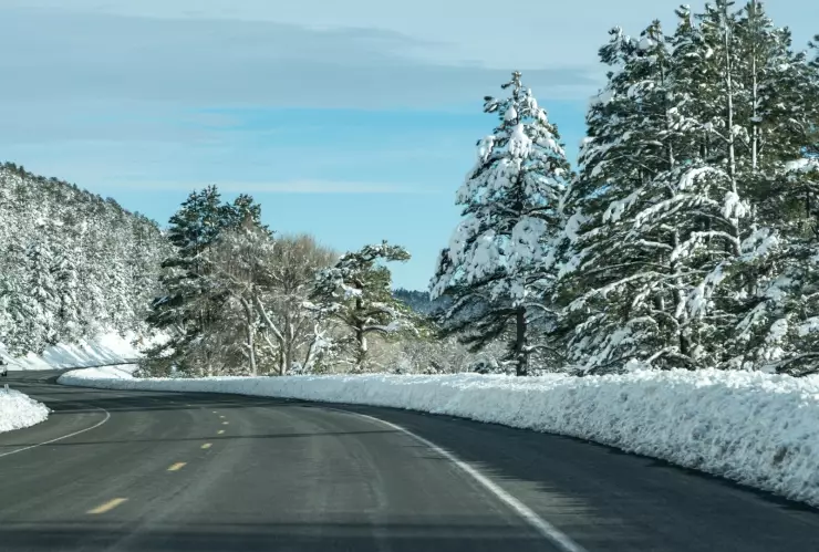 Paisaje invernal en una carretera de Arizona.