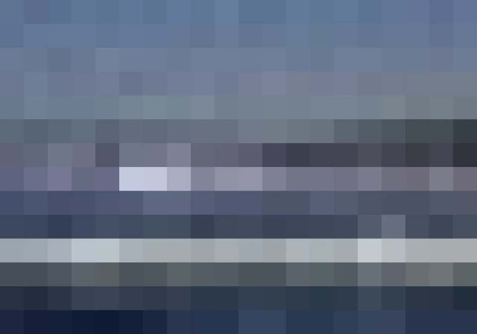 Un grupo de turistas acompañados de guías, quedaron atrapados en un témpano de hielo que se desprendió mientras dormían