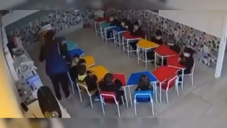 Video Maestra golpea brutalmente a niño de 4 años en escuela.jpg