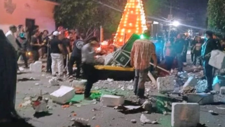 Video: Explota carro alegórico en Desfile de Día de Muertos en Mazatepec