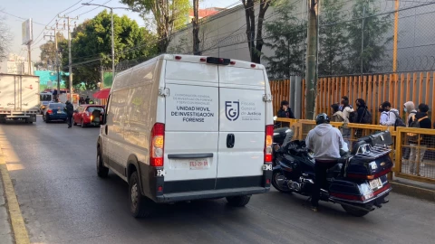 Servicios de emergencia se movilizan en Prepa 2 de la UNAM tras desalojo de estudiantes.