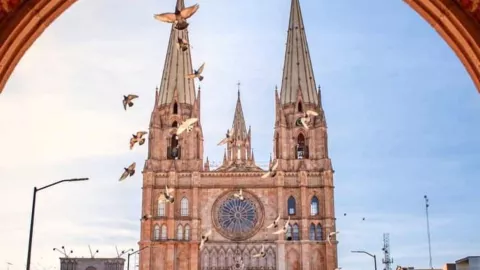 ¿Cuánto mide la Iglesia de San José Obrero en Arandas, Jalisco?