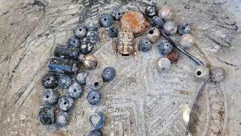 Descubren 60 piezas arqueológicas mixtecas en San Pedro Jaltepetongo, Oaxaca