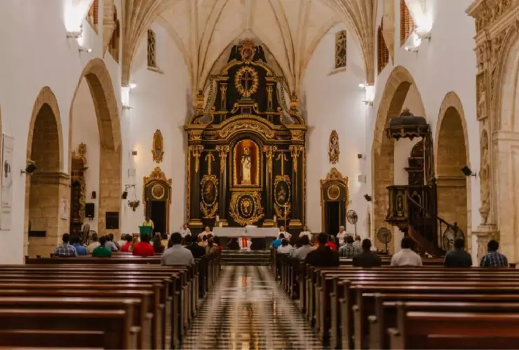 Sacristán muere tras caerle una pesada estatua de un Santo; tenía 78 años