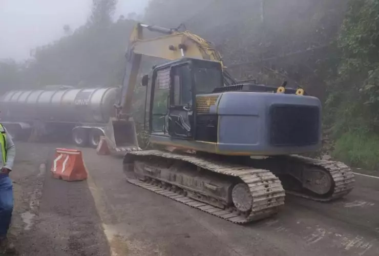 CAPUFE deslave Orizaba - Puebla vehículos sepultados