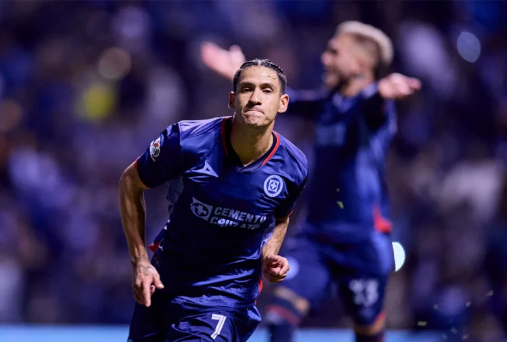 Uriel Antuna con Cruz Azul