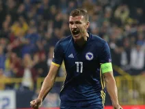 Edin Dzeko sobrevivió un asedio y jugará el Mundial con 40 años