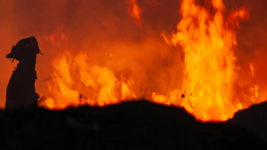 ¡Infernal incendio devora 15 casas improvisadas en colonia del Soler, Tijuana!