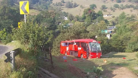 Autobús de pasajeros accidente Hidalgo