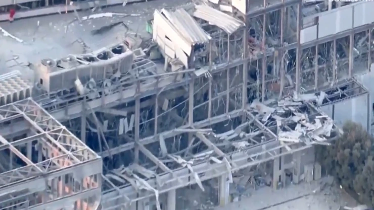 Centro comercial explota tras sismo en Japón