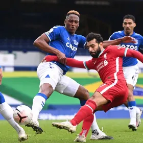 Everton y Liverpool empatan en el Derbi de Merseyside