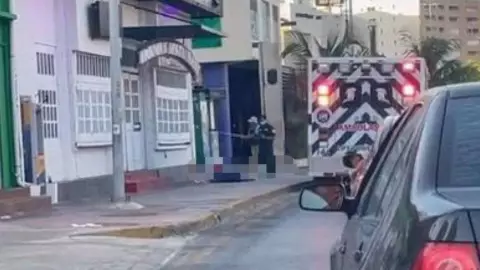 La SSC de Quintana Roo informa que hubo un fallecido y varios detenidos por riña en Blvd. Kukulcán de Cancún.jpg