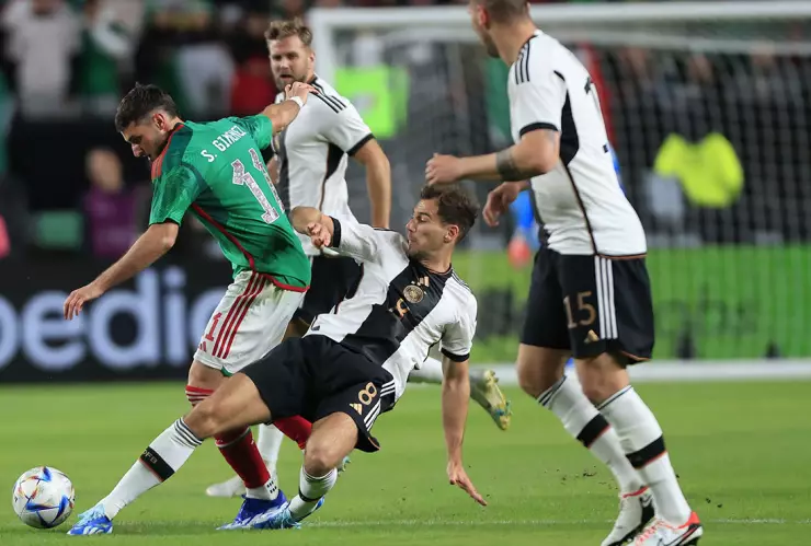 Leon Goretzka contra la selección mexicana