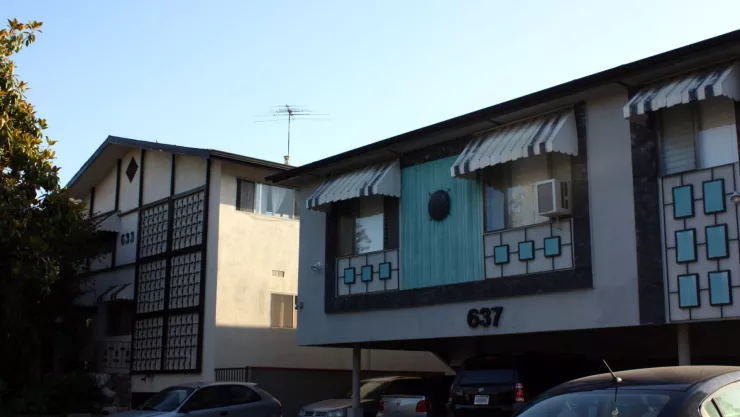 Un apartamento tipo dingbat en Los Ángeles, California.