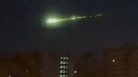 Cielo de Moscú se ilumina: Científicos explican “OVNI” verde que sorprendió a cientos