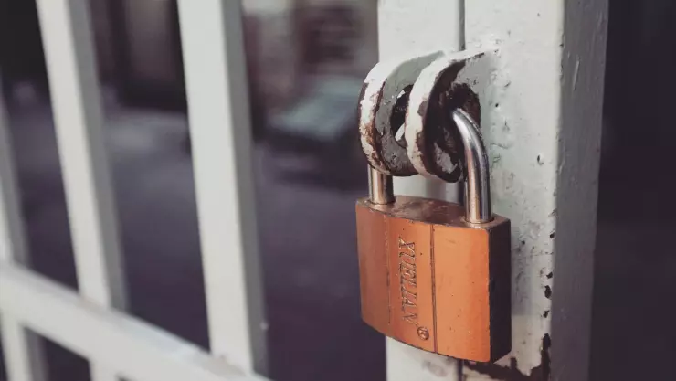 puerta con cerradura.jpg