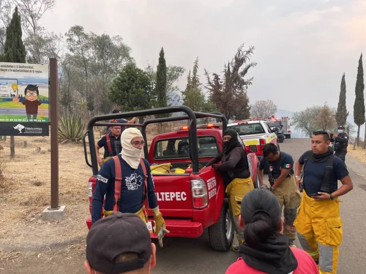 Fuera de control incendio en la Siierra de Guadalupe.jpg