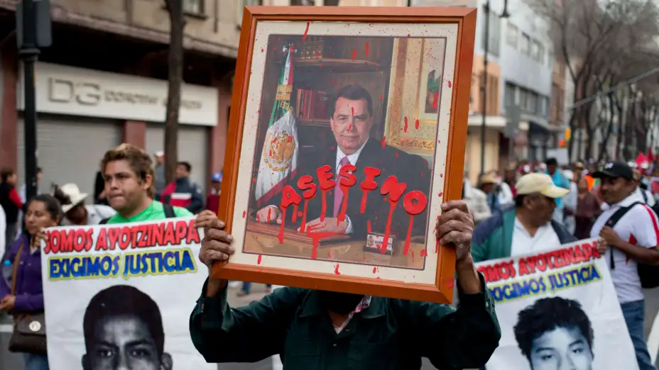 Marcha contra la desaparición de 43 estudiantes de Ayotzinapa en 2015.